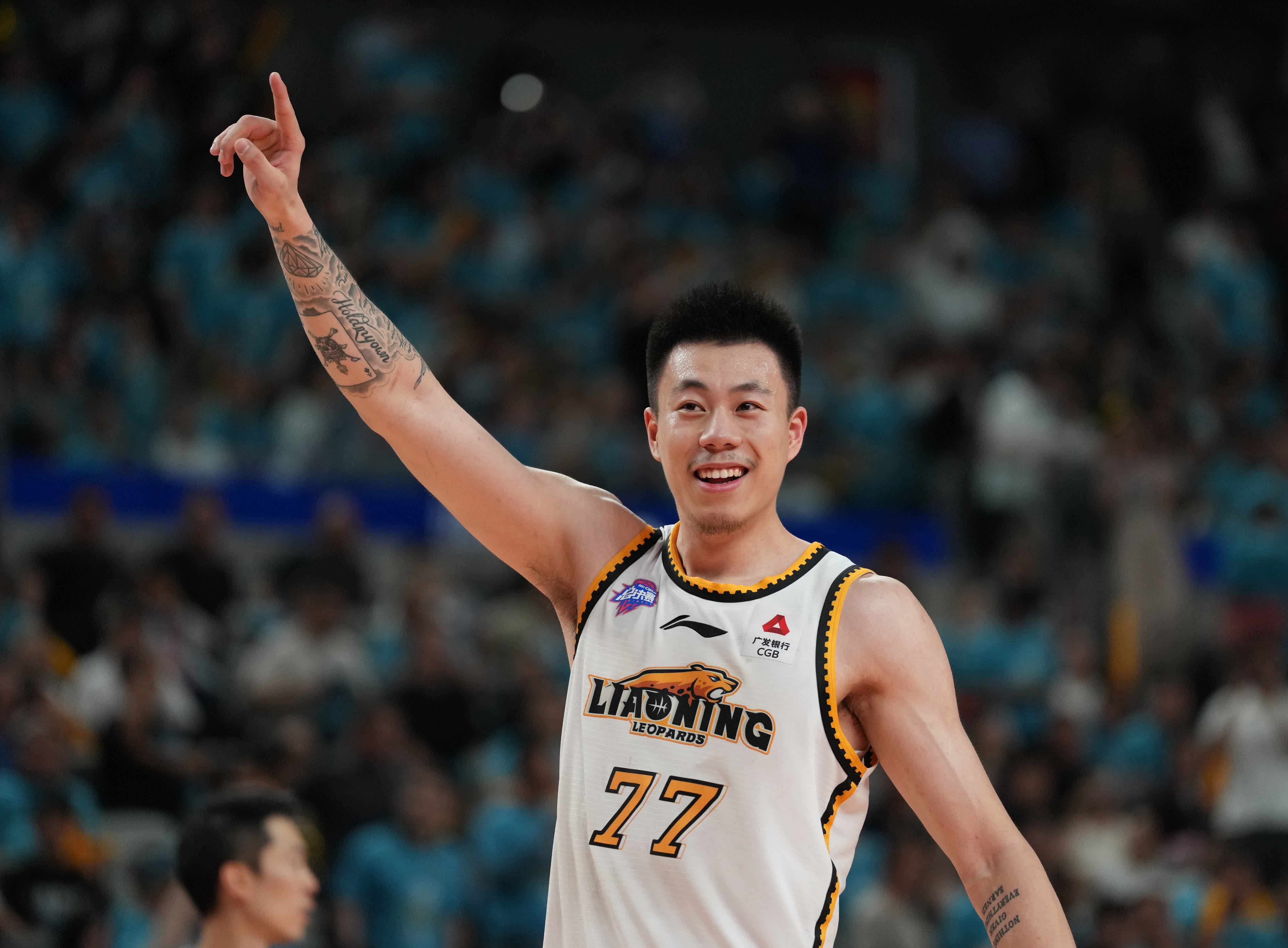 爱游戏娱乐-包含广州队翻盘独行侠，张镇麟统治全场的词条