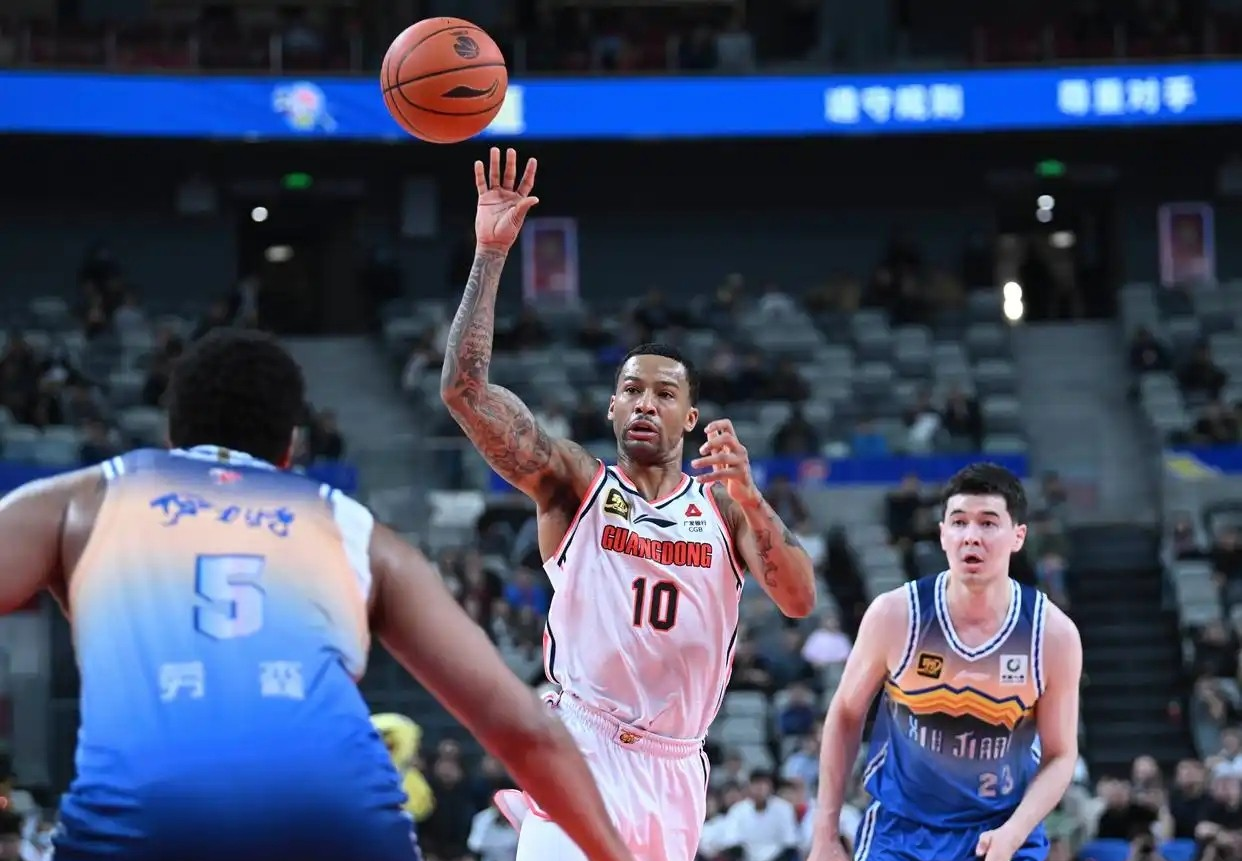 爱游戏入口-广东队逆转爵士，拉文统治全场