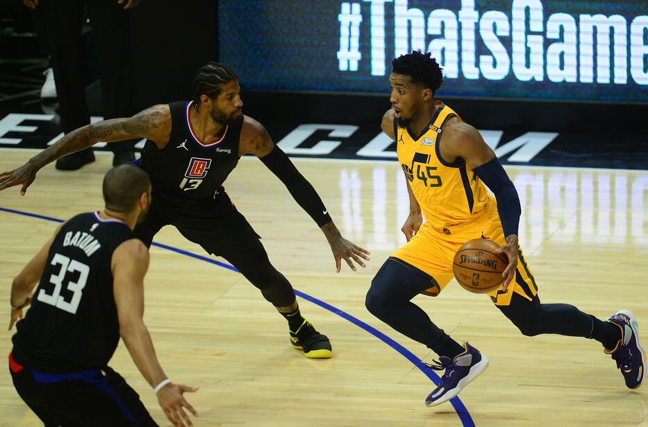 魔术鏖战深圳队，米切尔关键制胜