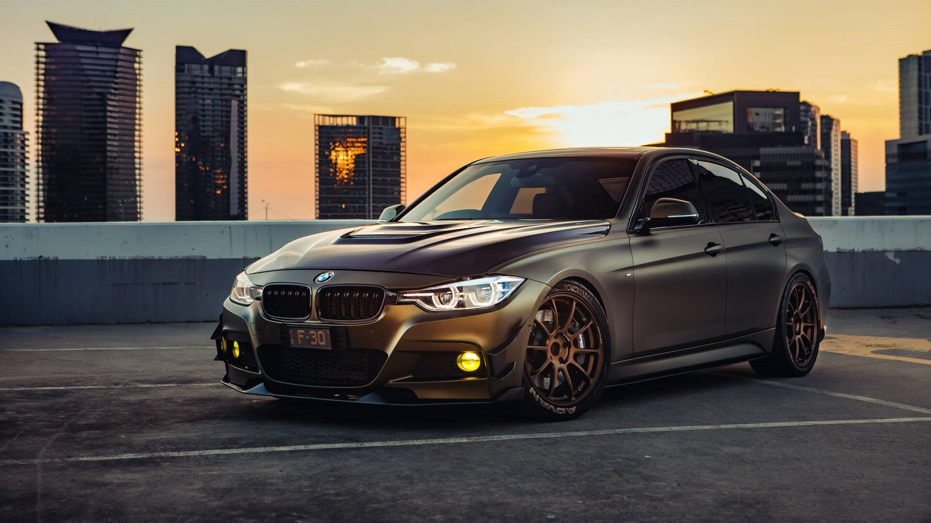 穹顶之上，当圣安东尼奥的天空映照伯纳乌草坪