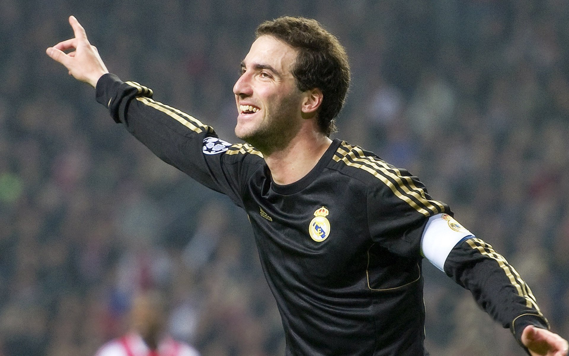 沙漠铁骑与银河战舰，世界杯舞台上的双重变奏曲