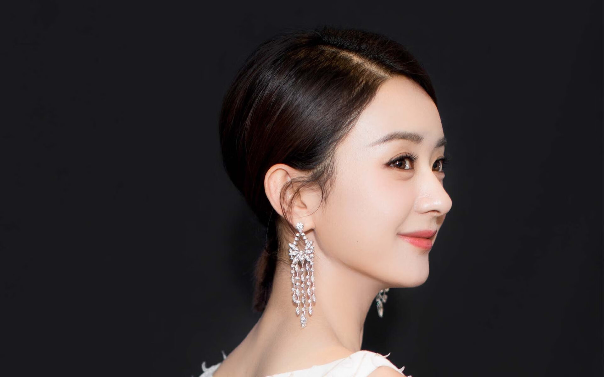 爱游戏在线-孤星耀世，齐耶赫独舞之夜，波兰横扫葡萄牙重塑E组秩序